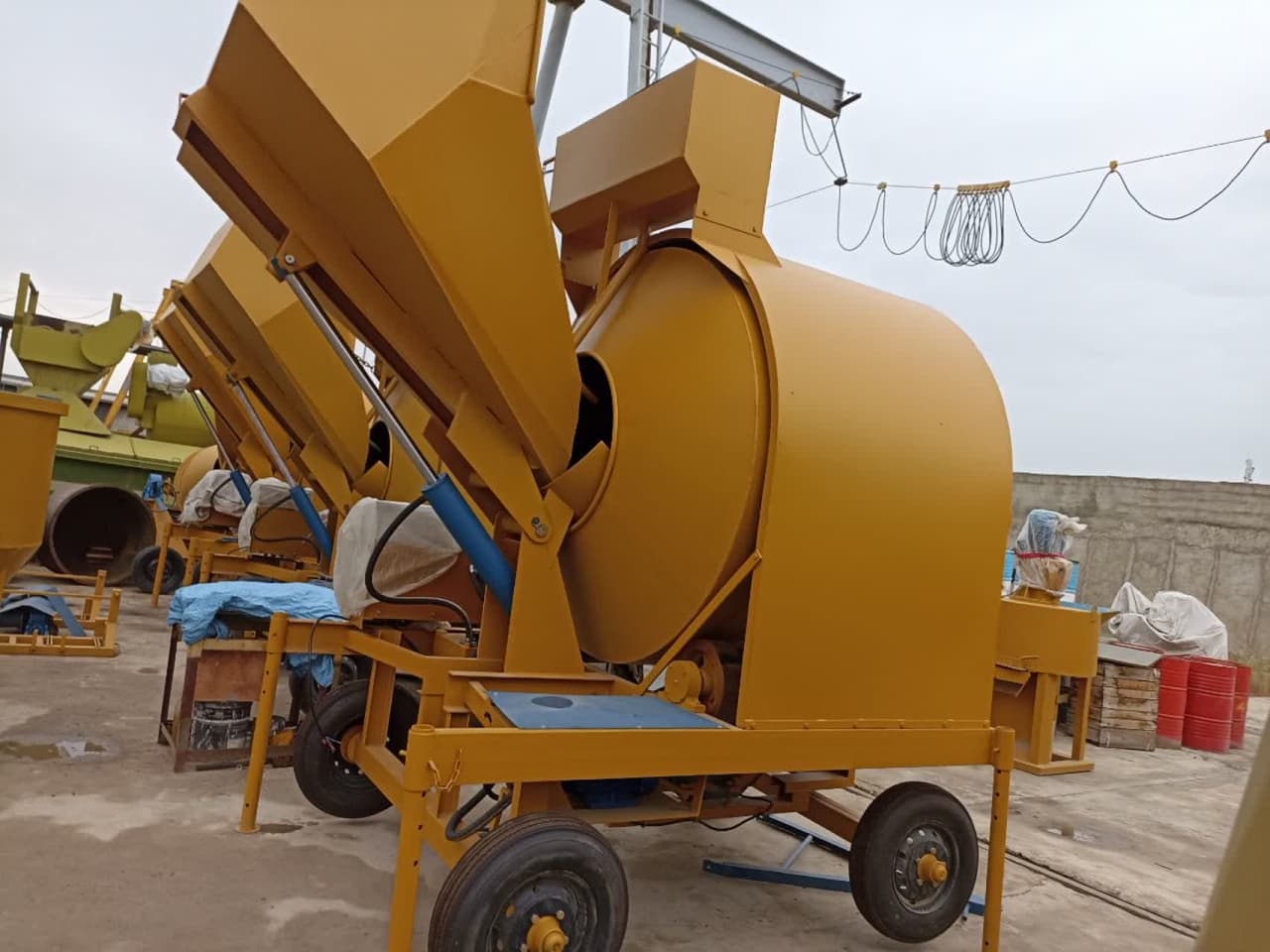 بتونیر 750 لیتری برقی کاماطا | باکت دار -  پیمانه دار - 4 چرخ